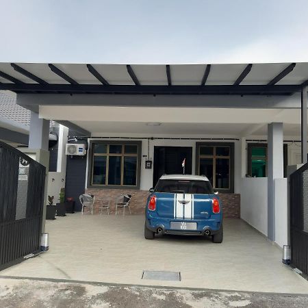 Rumah Armand Melaka 4Br Fully Aircond المظهر الخارجي الصورة