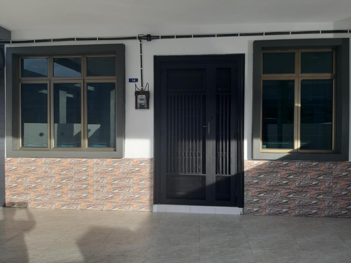 Rumah Armand Melaka 4Br Fully Aircond المظهر الخارجي الصورة