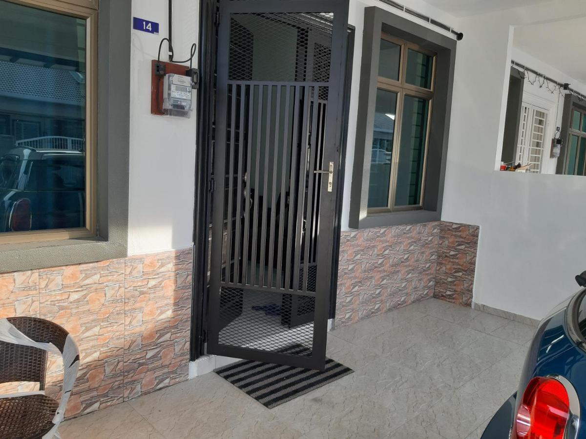 Rumah Armand Melaka 4Br Fully Aircond المظهر الخارجي الصورة