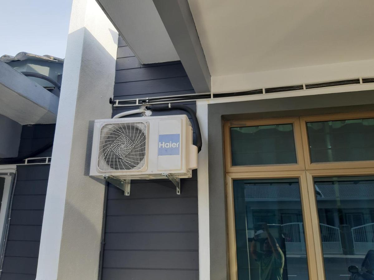 Rumah Armand Melaka 4Br Fully Aircond المظهر الخارجي الصورة