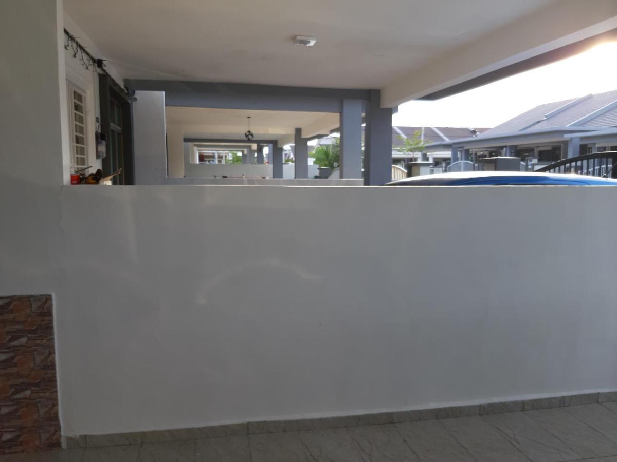 Rumah Armand Melaka 4Br Fully Aircond المظهر الخارجي الصورة