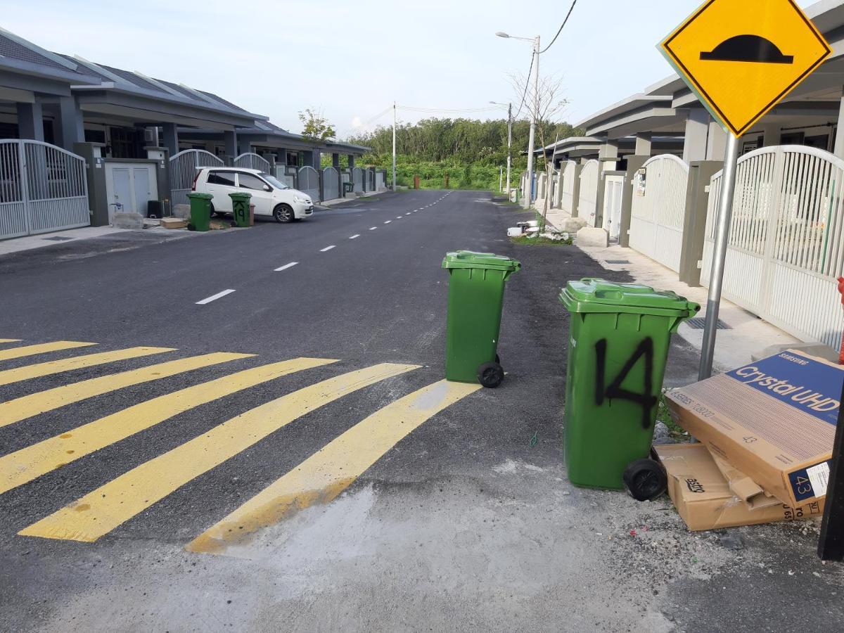 Rumah Armand Melaka 4Br Fully Aircond المظهر الخارجي الصورة