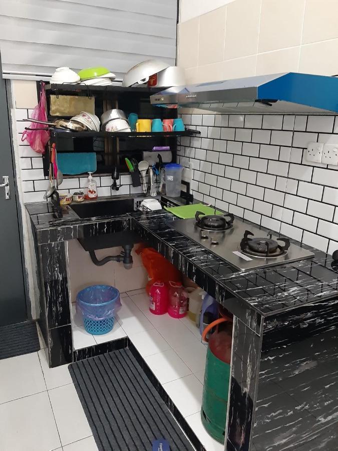 Rumah Armand Melaka 4Br Fully Aircond المظهر الخارجي الصورة
