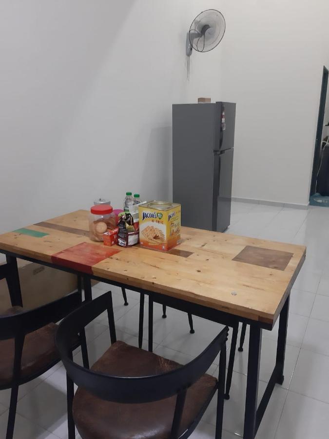 Rumah Armand Melaka 4Br Fully Aircond المظهر الخارجي الصورة
